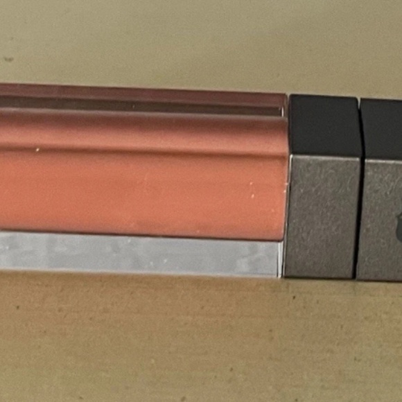 Rinna Beauty Lipgloss Guilty Pleasure Shade Full Size .14 Oz Lisa Rinna Lips New - Picture 3 of 8